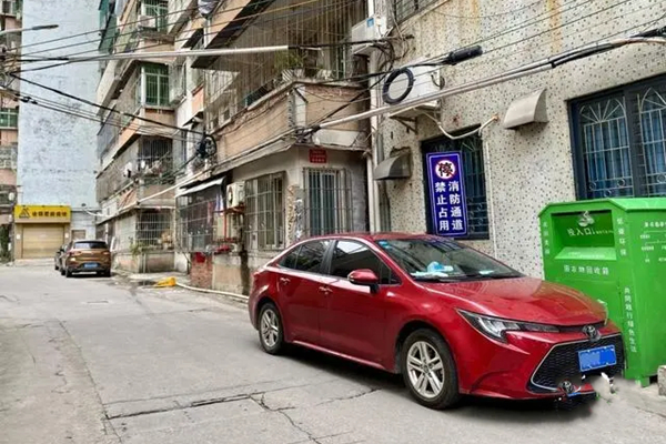 暢通消防通道，守護群眾安全！湛江坡頭消防聯(lián)合區(qū)交警大隊開展消防車通道專項整治